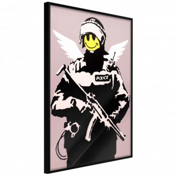 Poster - Banksy: Flying Copper, cu Ramă neagră, 20x30 cm la reducere