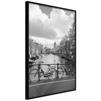 Poster - Bicycles Against Canal, cu Ramă neagră, 20x30 cm la reducere